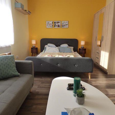 Yellow Apartment ديبريتْسين المظهر الخارجي الصورة